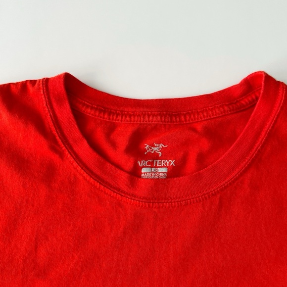 Arc’teryx Red Graphic Geometric Print T-Shirt Men’s Size Large - Picture 3 of 7